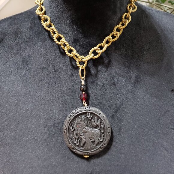 Womens Gold Tone Printed Coin Heavy Bronze Collar Pendant Necklace - Picture 1 of 6